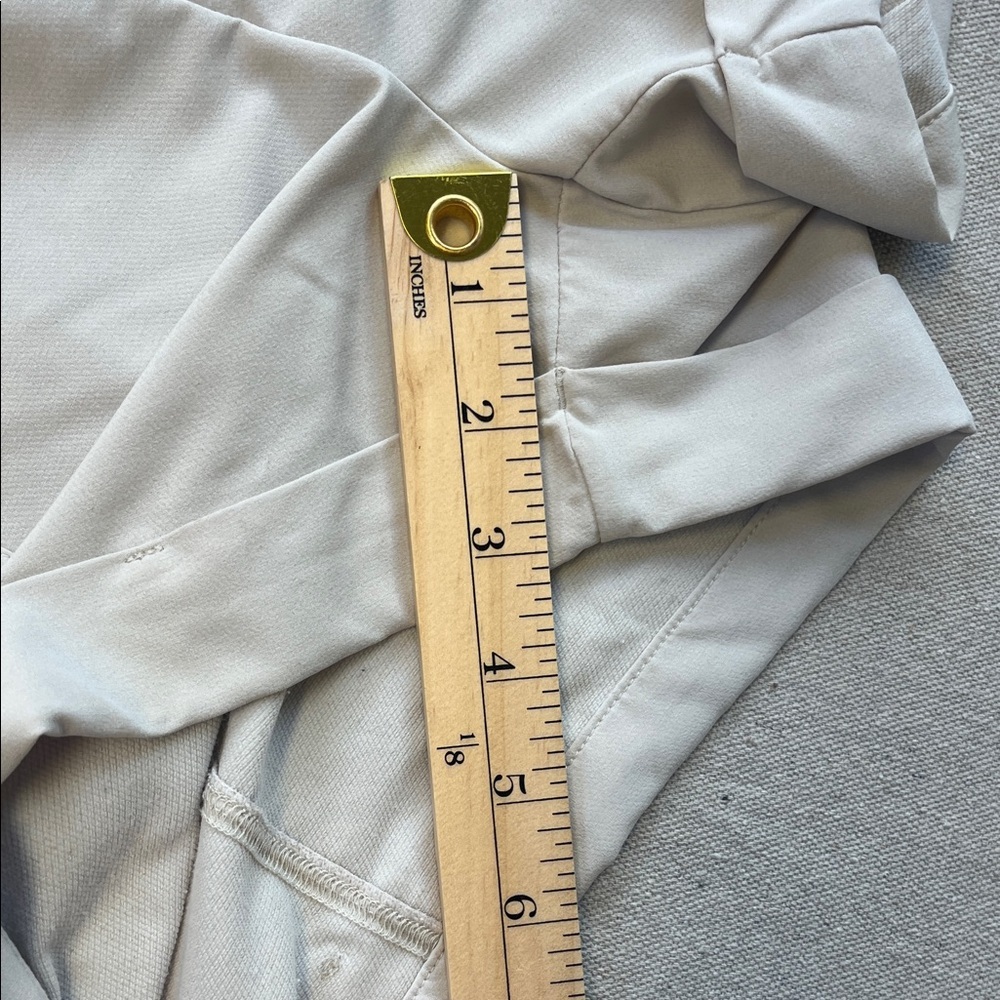 Women's Elastic-Waist Cream Shorts with Front Pockets - Picture 6 of 10